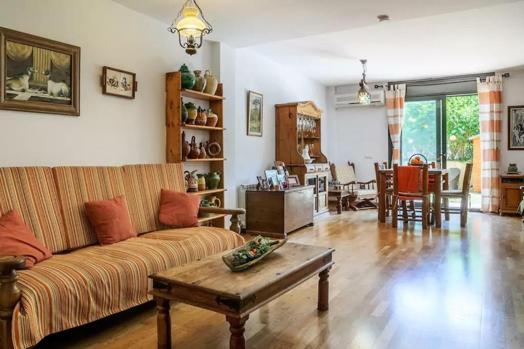 Ca La Gloria Bed & Breakfast Vilabertrán